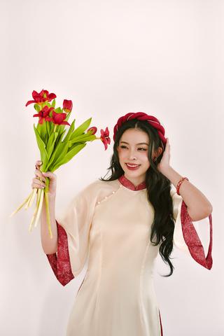 Áo dài Bách Hoa Xuân - Trắng kem hoa đỏ