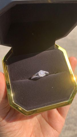 Nhẫn kim cương