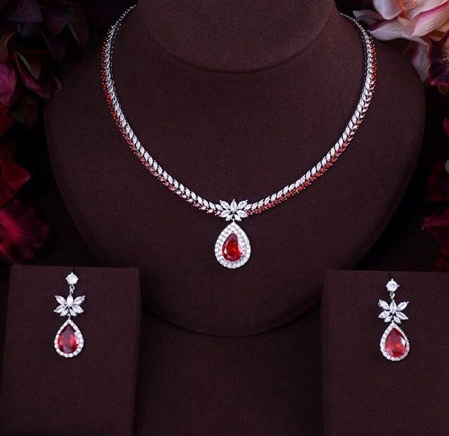 Bộ trang sức vòng cổ, hoa tai kim cương - đá Ruby BTS044