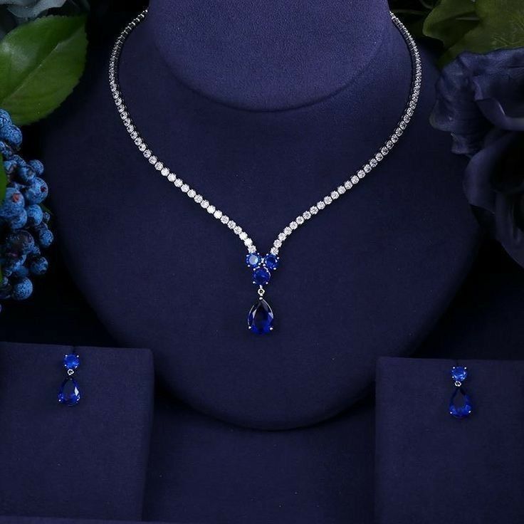 Bộ trang sức vòng cổ, hoa tai kim cương - đá Sapphire/ Lam ngọc BTS047
