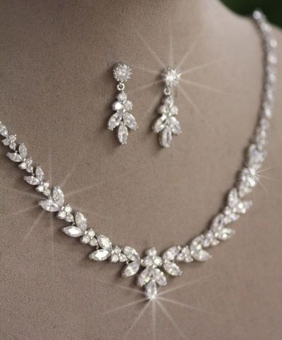 Bộ trang sức vòng cổ, hoa tai kim cương BTS014