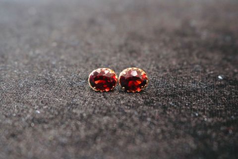 Trang sức hoa tai nụ K18YG Garnet 9x 6.5 60905