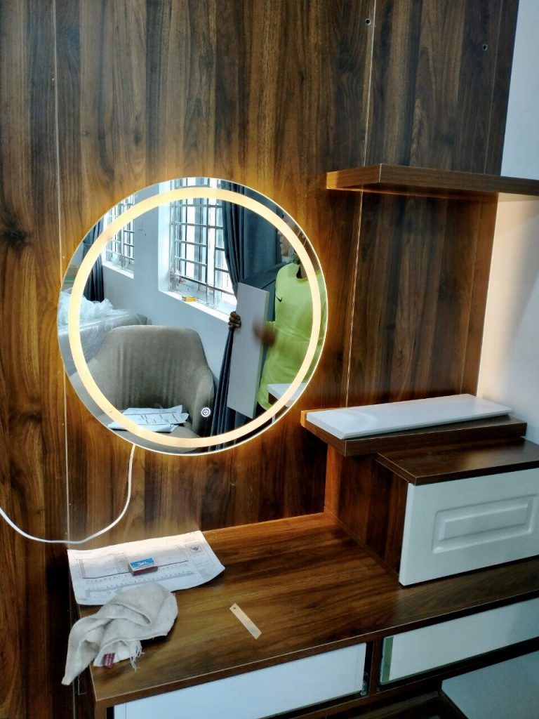 Gương tròn treo tường D50cm dày 5mm Phôi Bỉ LED, Cảm ứng