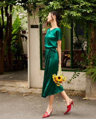 Váy lụa xanh emerald chây váy xẻ đùi váy midi dài qua gối | Thời trang thiết kế Hity