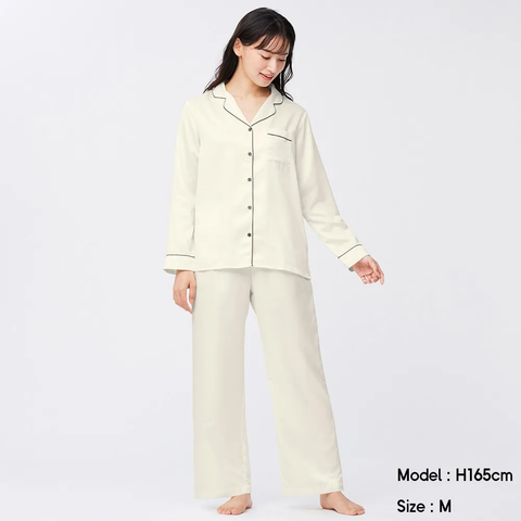 BỘ MẶC NHÀ GU E335000 MÀU 01 OFF WHITE SIZE XL