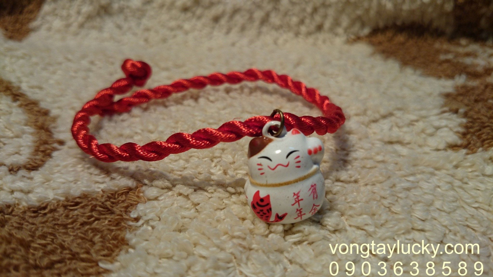 Vòng tay may mắn mèo Nhật bản Maneki Neko trắng vẩy tay MD0041 dây đỏ(lục lạc đồng)