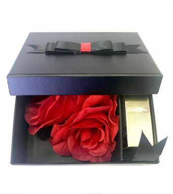 Hộp quà hoa hồng đựng son môi