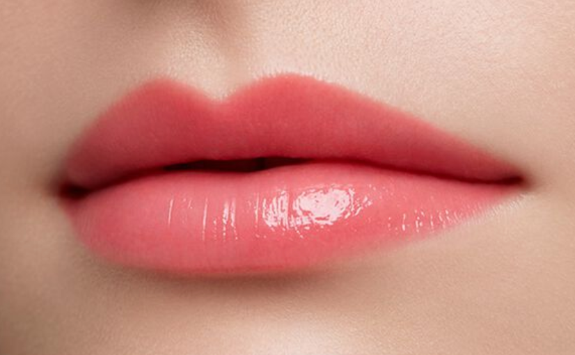 Son dưỡng có màu Cle De Peau Lip Glorifier - Màu 2 Red