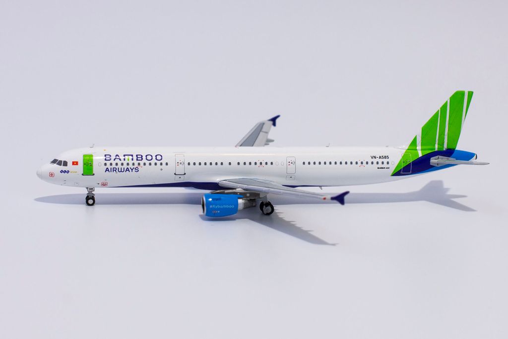 Bamboo Airways Airbus A321 VN-A585 NG Model 1:400 13025