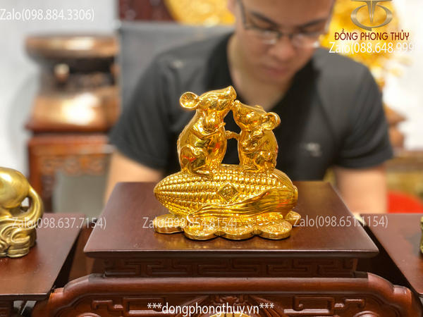 Tượng chuột phong thủy bắp ngô bằng đồng thếp vàng 24k