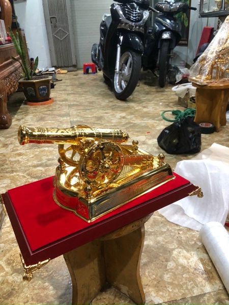 Súng thần công mạ vàng 24k