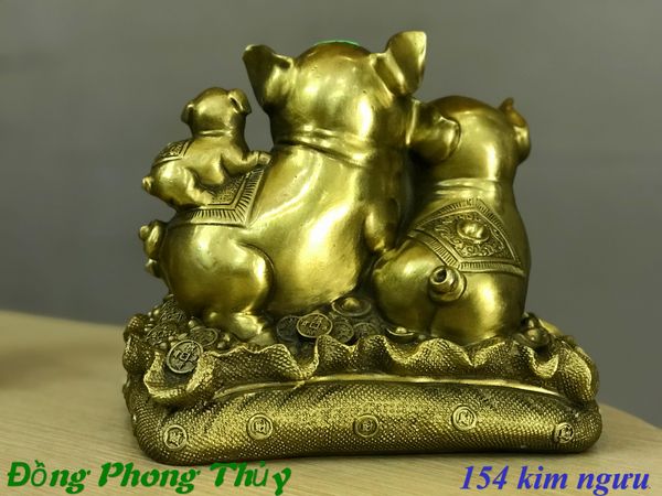 Tượng heo gia đình phong thủy