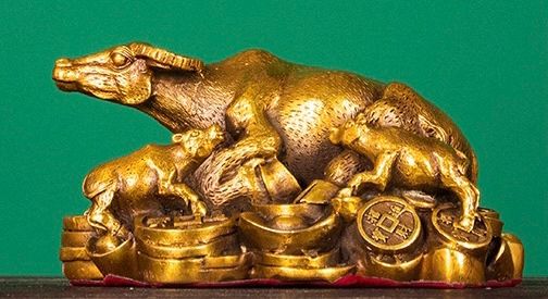 Tượng trâu vàng phong thủy bằng đồng 8cm