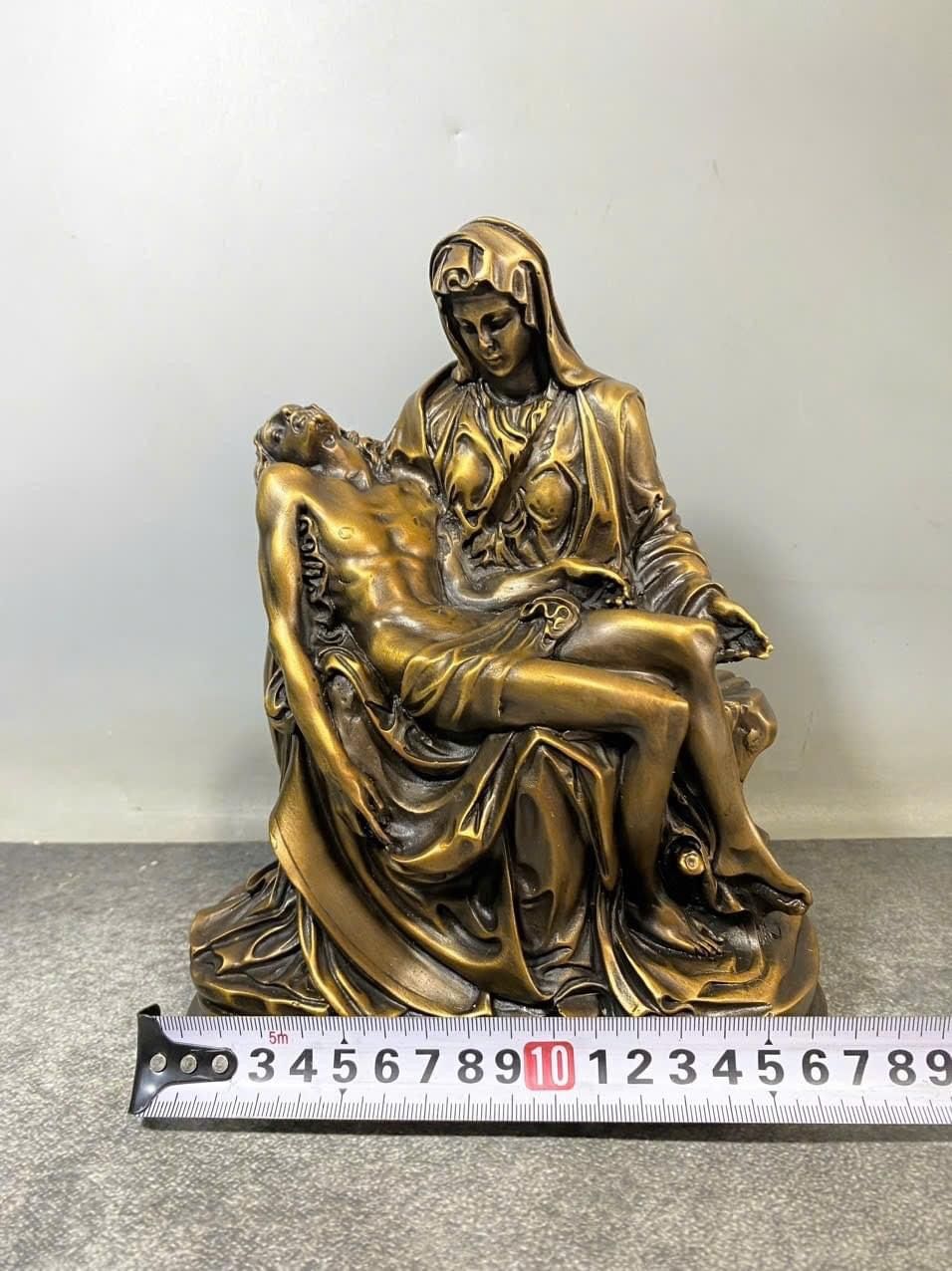 Tượng đức mẹ u sầu bằng đồng