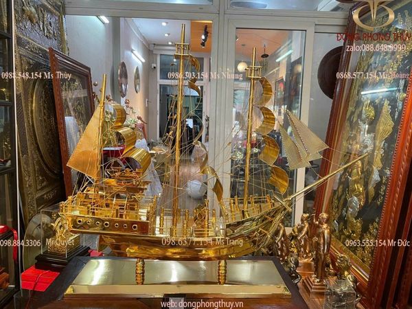 Quà tặng vip: Mô hình thuyền buồm mạ vàng 24k