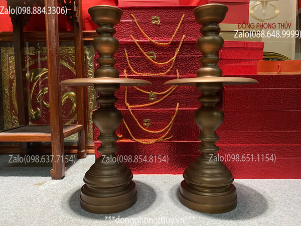 Chân nến bàn thờ dáng cổ bằng đồng đỏ cao 50cm nặng 11kg