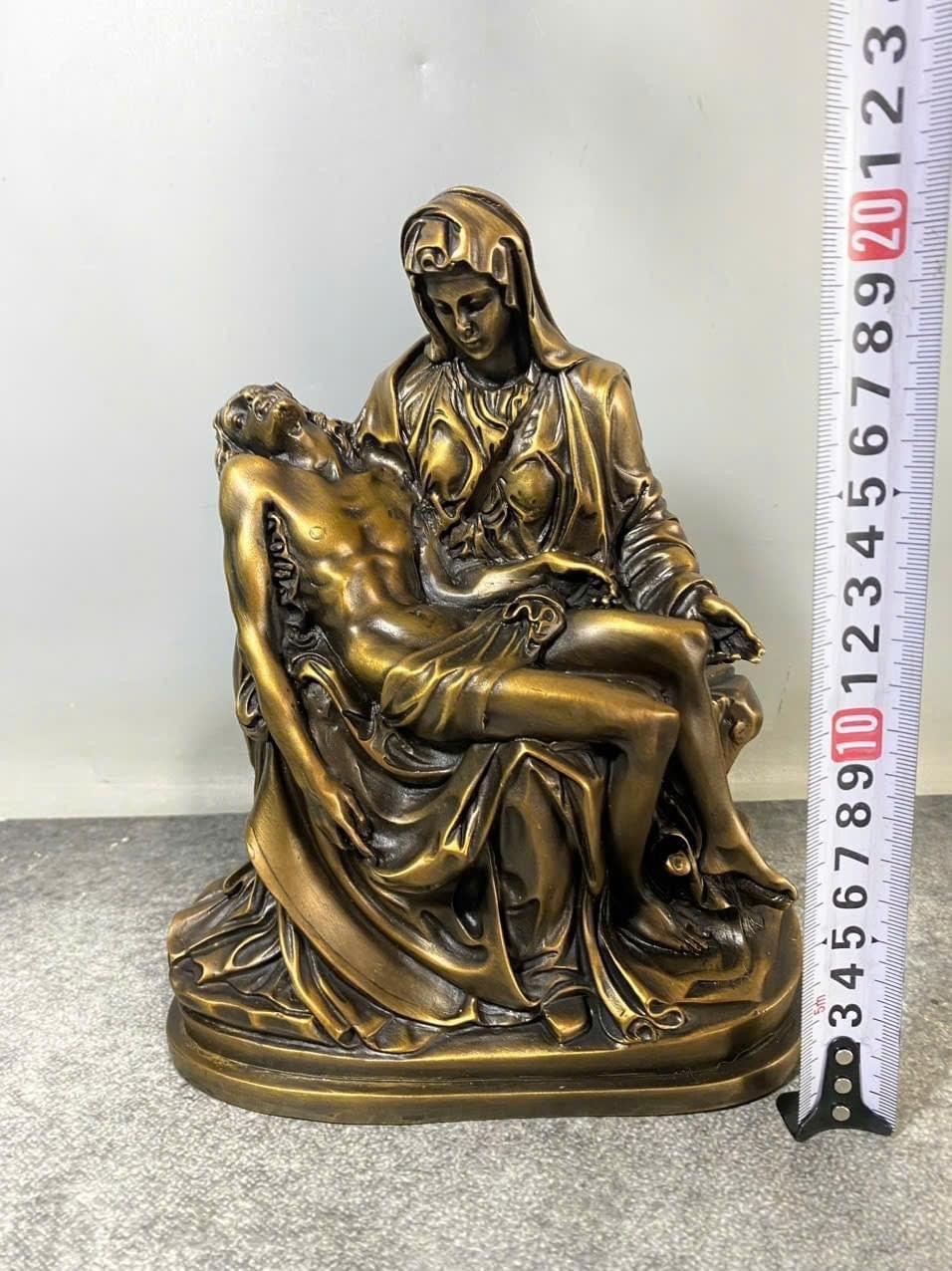 Tượng đức mẹ u sầu bằng đồng