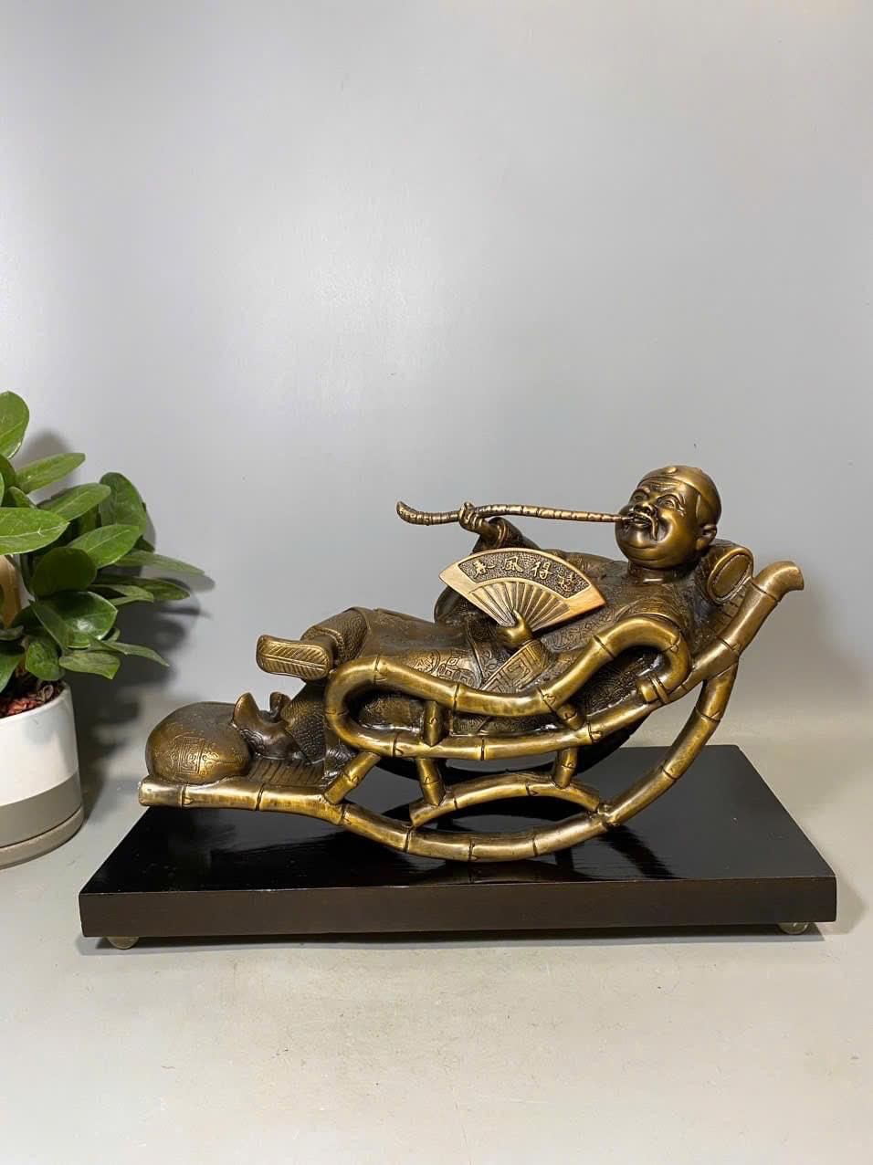 Quản gia cao 20 ngang 37 nặng 9kg