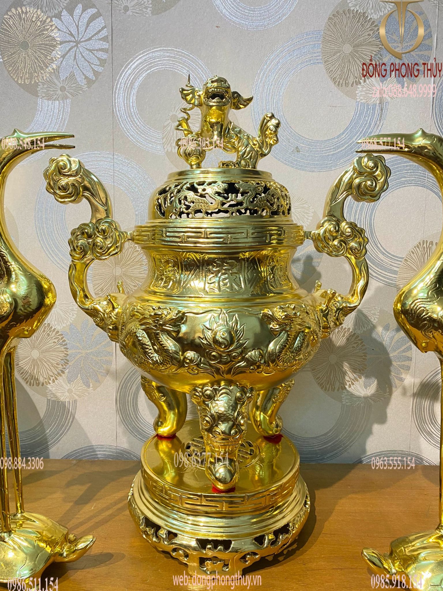 Đỉnh đồng đỏ dát vàng