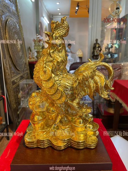 Gà phong thủy ngậm dây tiền cao 30cm dát vàng 24k