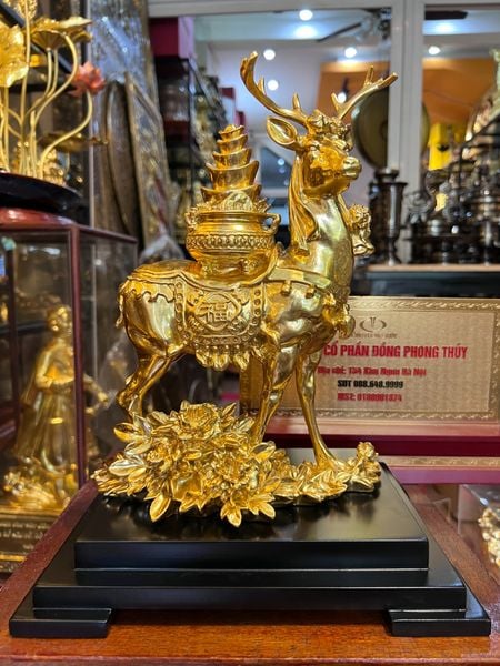 Hươu decor cõng hũ vàng bằng đồng dát vàng 24k