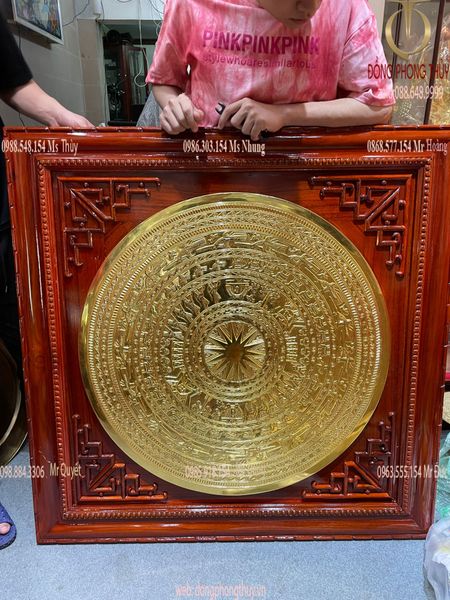 Mặt trống đồng Đông Sơn 80cm bằng đồng đỏ khung gỗ dát vàng 24k