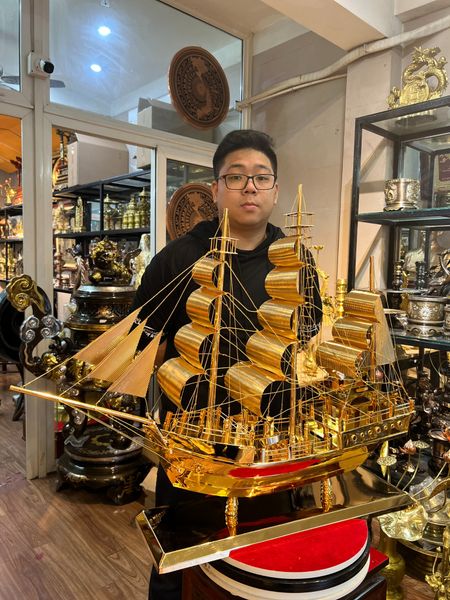 Quà tặng vip: Mô hình thuyền buồm mạ vàng 24k cỡ đại