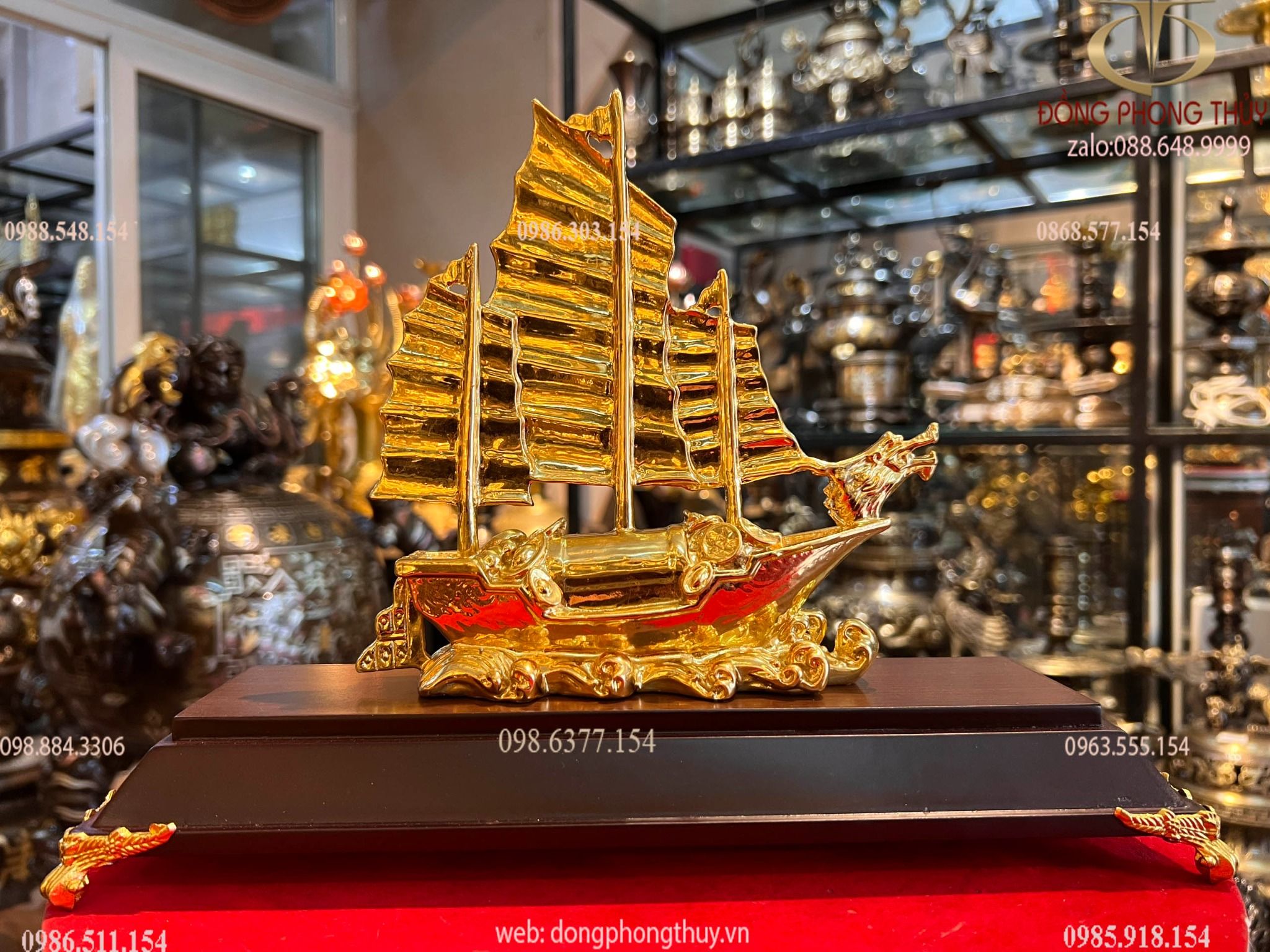 Mô hình thuyền buồm mạ vàng 24k