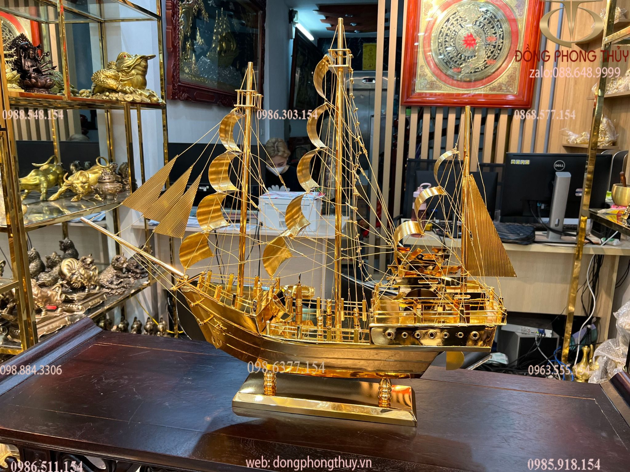 Mô hình thuyền buồm mạ vàng 24k 68*86*20