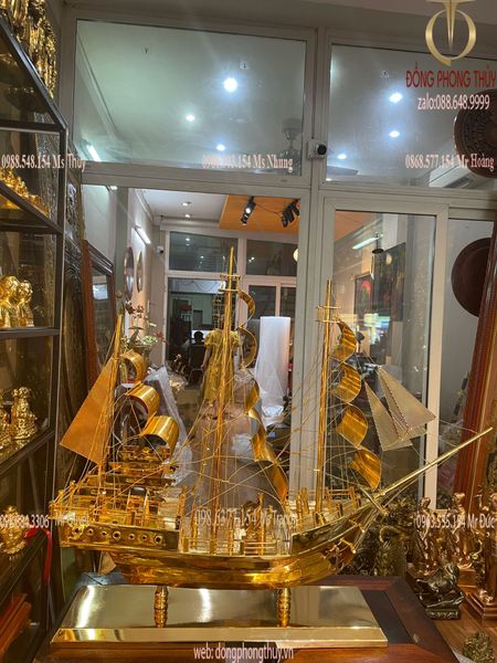 Quà tặng : Mô hình thuyền buồm mạ vàng 24k cao 68cm