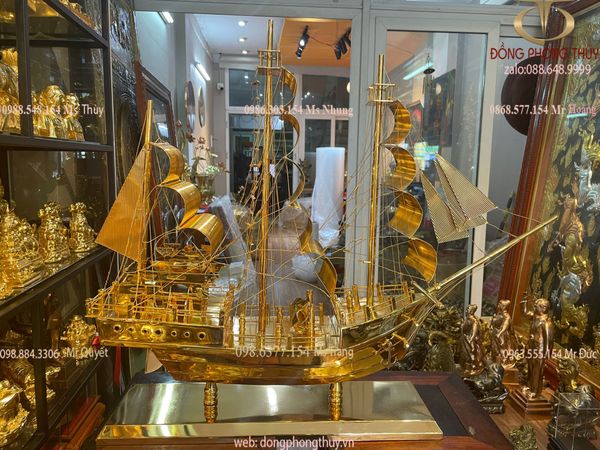 Quà tặng : Mô hình thuyền buồm mạ vàng 24k cao 68cm