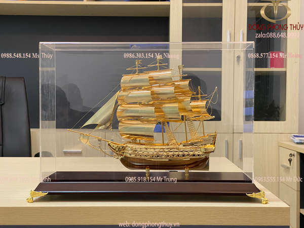 Quà tặng sếp: Mô hình thuyền buồm mạ vàng 24k