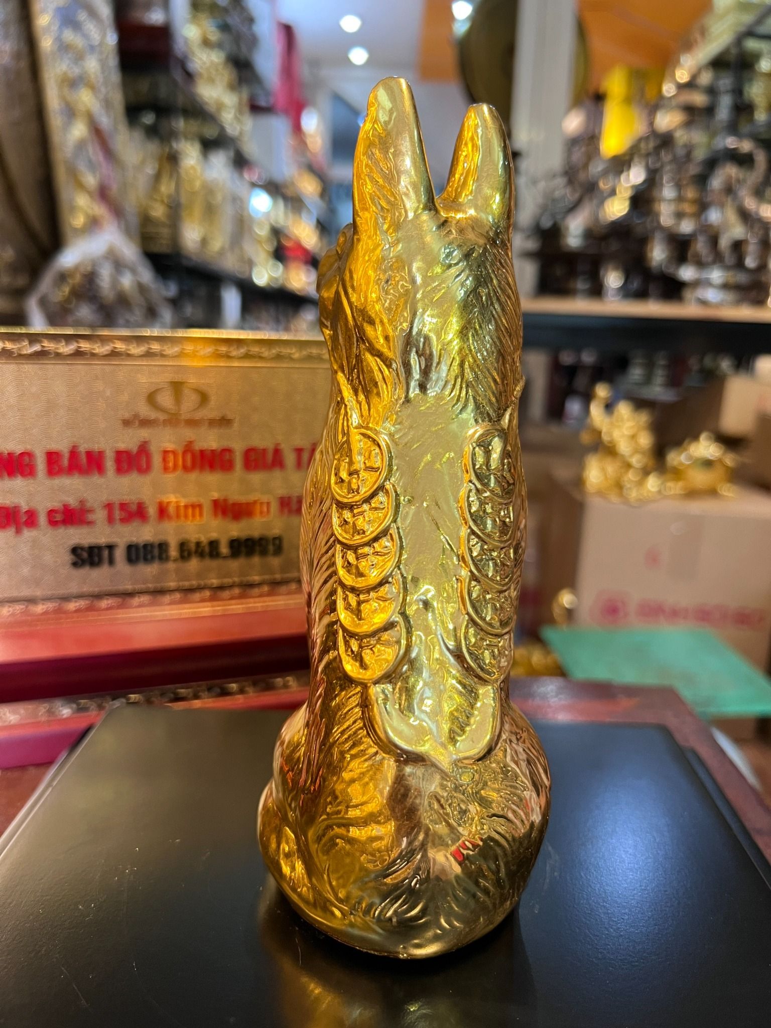 Quà tặng sếp: Tượng chó phong thủy bằng đồng dát vàng 24k