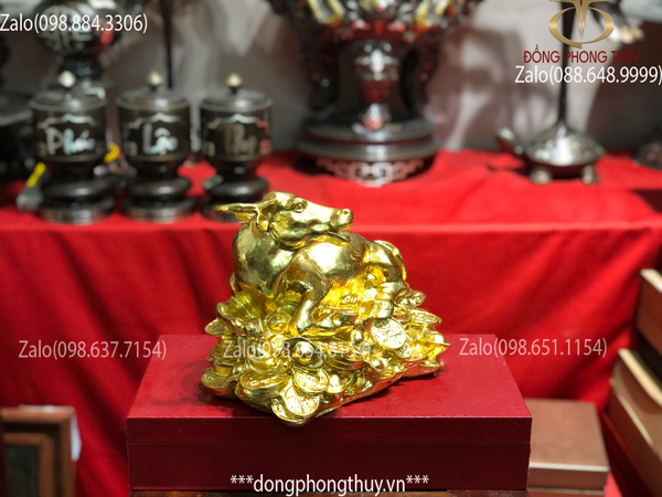 Tượng trâu vàng phong thủy nằm bằng đồng thếp vàng 24k cao 16cm