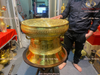 quả trống đồng 60cm nặng 50kg đồng đỏ dát vàng 24k