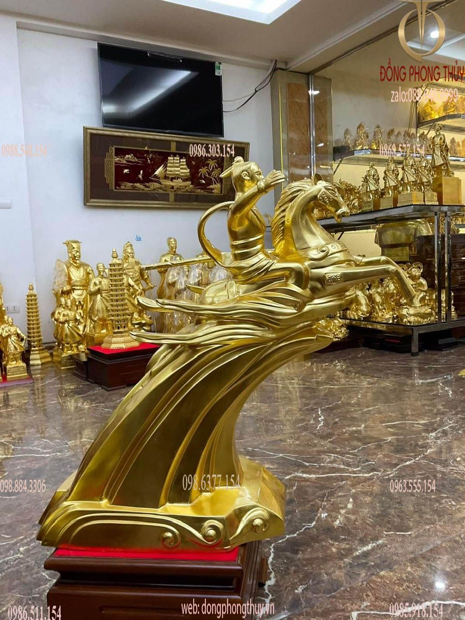 Tượng đài Thánh Gióng dát vàng 24k