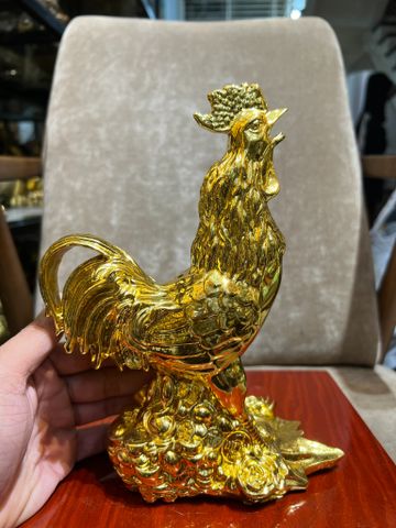 Tượng gà hoa hồng bằng đồng dát vàng công nghiệp