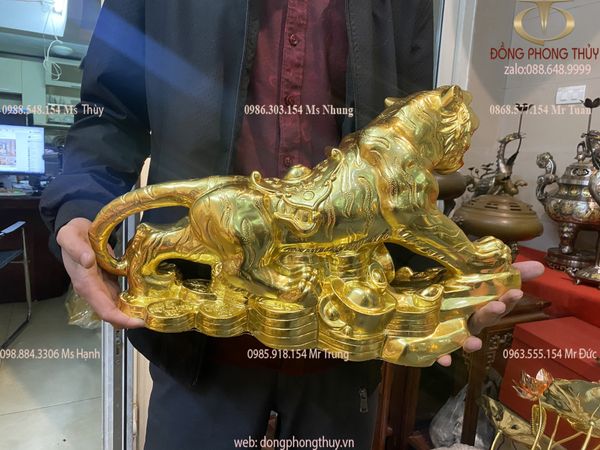 tượng hổ mạ vàng phong thủy bằng đồng dát vàng 24k