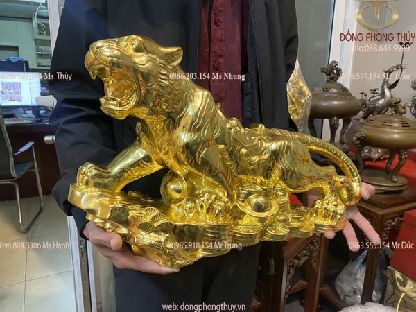 tượng hổ mạ vàng phong thủy bằng đồng dát vàng 24k