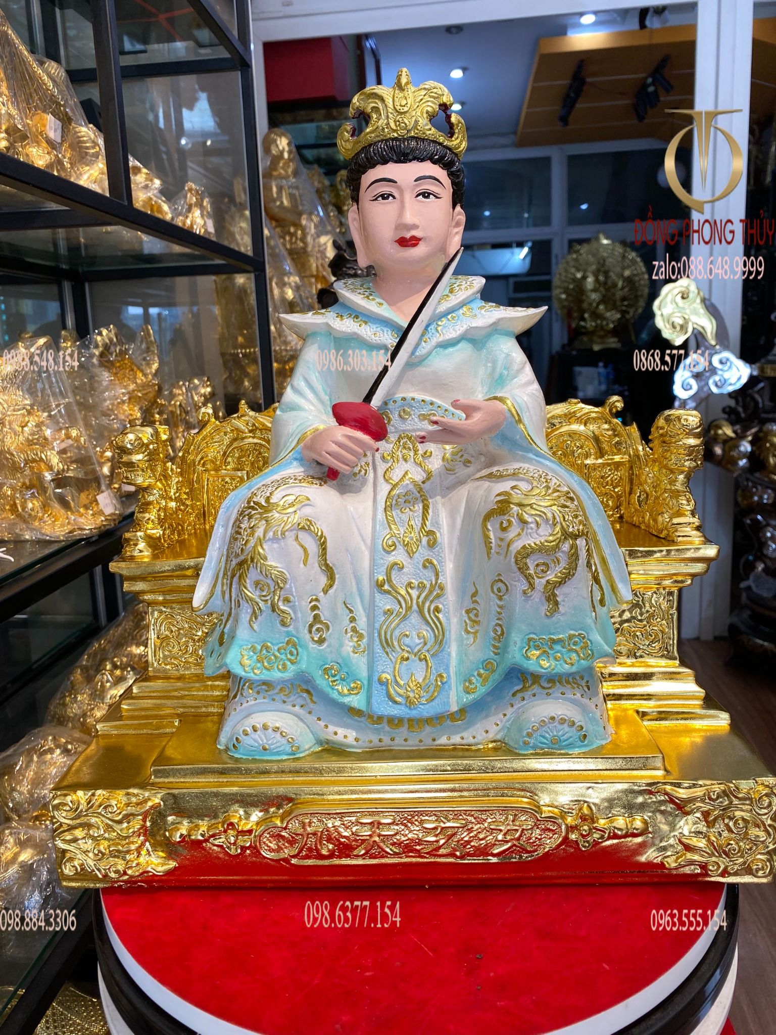 Tượng mẹ cửu thiên huyền nữ bằng đồng đỏ vẽ màu.