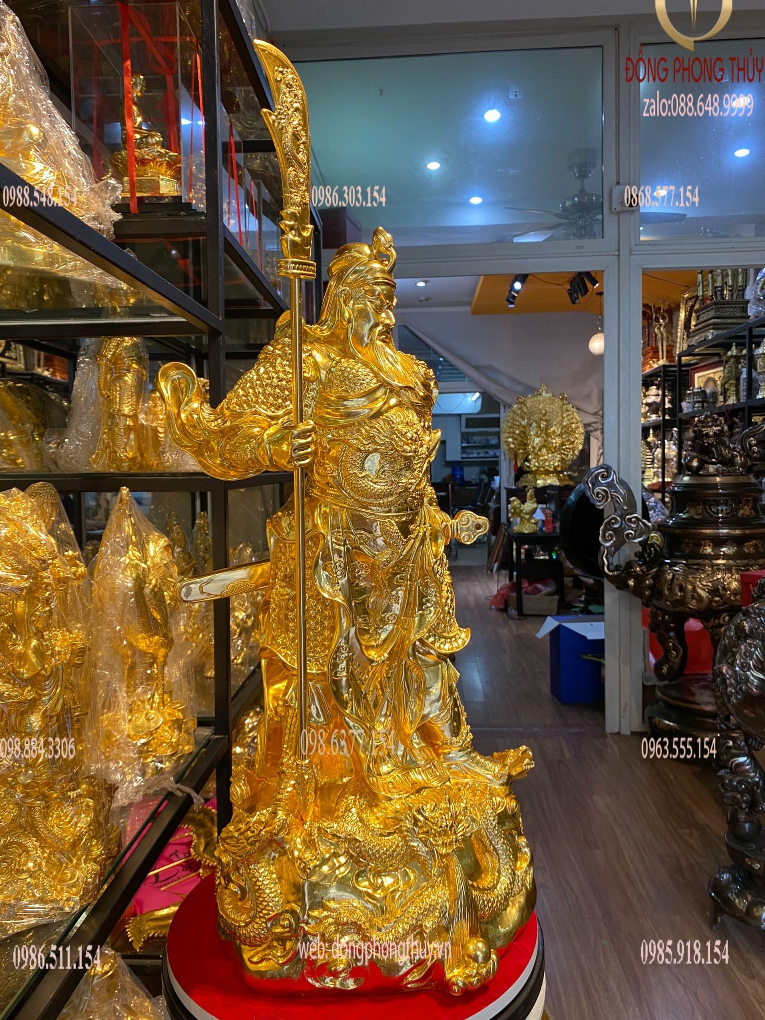 Tượng quan công ngũ cờ bằng đồng dát vàng 24k Cao 70 cả đao ngang 30 sâu 30 nặng 17.5 kg