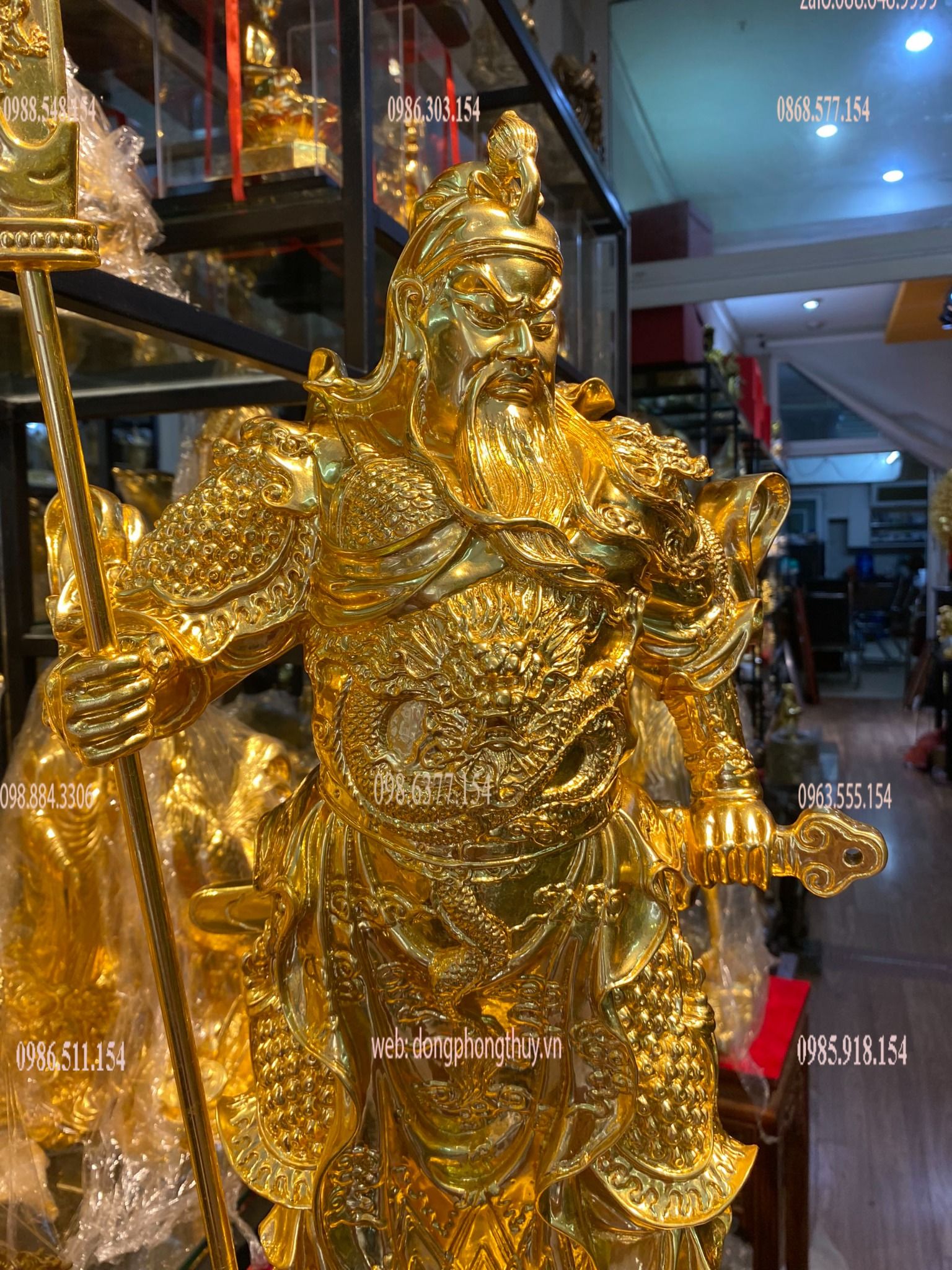 Tượng quan công ngũ cờ bằng đồng dát vàng 24k Cao 70 cả đao ngang 30 sâu 30 nặng 17.5 kg