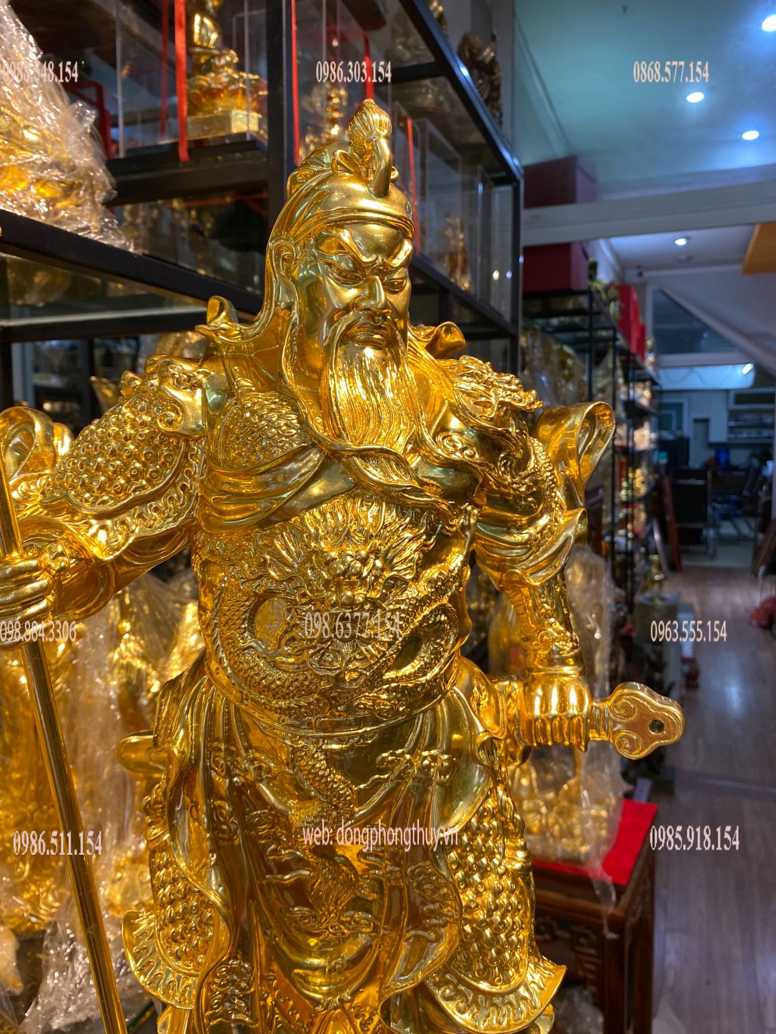 Tượng quan công ngũ cờ bằng đồng dát vàng 24k Cao 70 cả đao ngang 30 sâu 30 nặng 17.5 kg