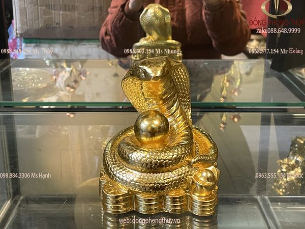 tượng rắn tiền  bằng đồng dát vàng 24k