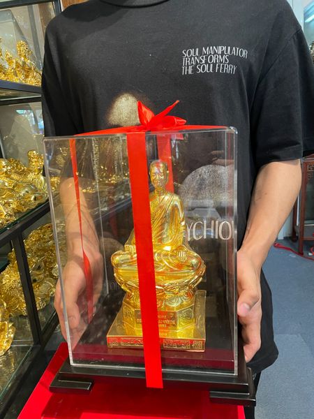 Tượng Trần Nhân Tông bằng đồng dát vàng 24k