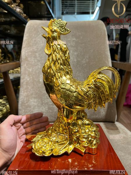 Tượng gà phong thủy hoa hồng cao 30, ngang 22, sâu 13, nặng 4,4kg dát vàng công nghiệp