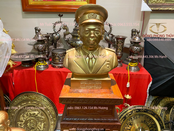 Tượng đại tướng Võ Nguyên Giáp bằng đồng đỏ cao 42 nặng 11kg