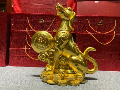 Tượng chó phong thủy bằng đồng phủ vàng ròng 9999 Cao 33 ngang 24,5 sâu 19 nặng 4,5 kg
