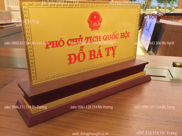 Quà tặng sếp: Biển chức danh để bàn bằng đồng mạ vàng 24k