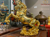 tượng ngựa hý phong thủy bằng đồng  dát vàng 24k cao 27cm ngang 28cm nặng 2,5kg